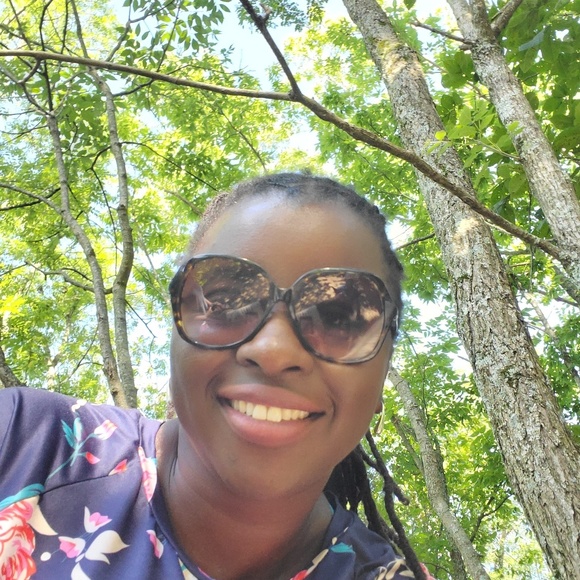 Meet your Posher, Niki - Picture 1 of 1